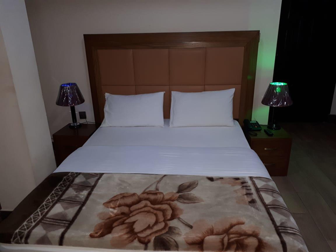 มิดทาวน์ โฮเทล Hotel ราวัลปินดี ภายนอก รูปภาพ