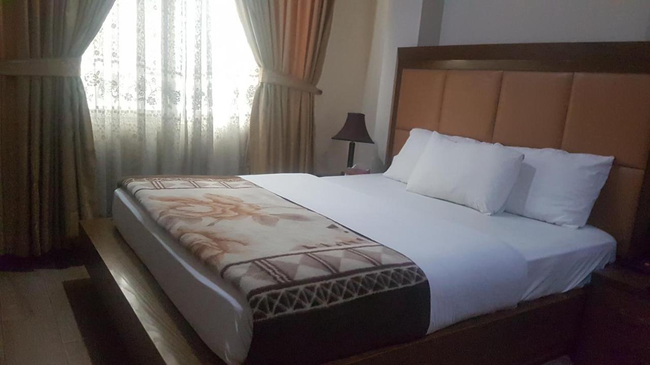 มิดทาวน์ โฮเทล Hotel ราวัลปินดี ภายนอก รูปภาพ