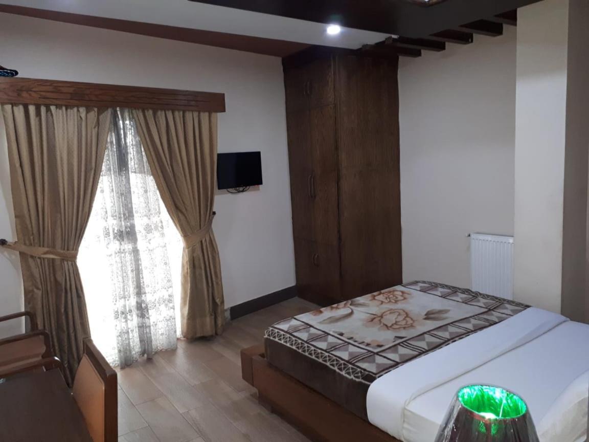 มิดทาวน์ โฮเทล Hotel ราวัลปินดี ภายนอก รูปภาพ