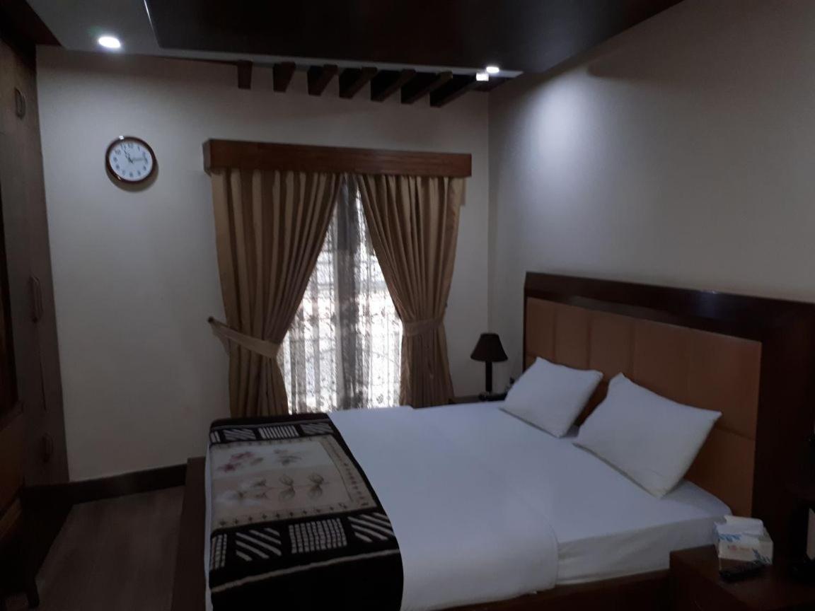 มิดทาวน์ โฮเทล Hotel ราวัลปินดี ภายนอก รูปภาพ