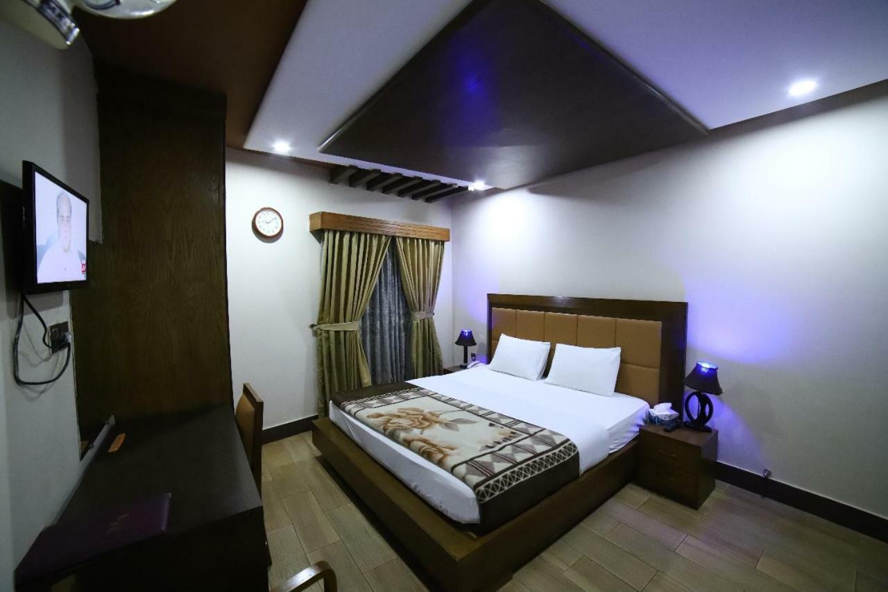 มิดทาวน์ โฮเทล Hotel ราวัลปินดี ภายนอก รูปภาพ