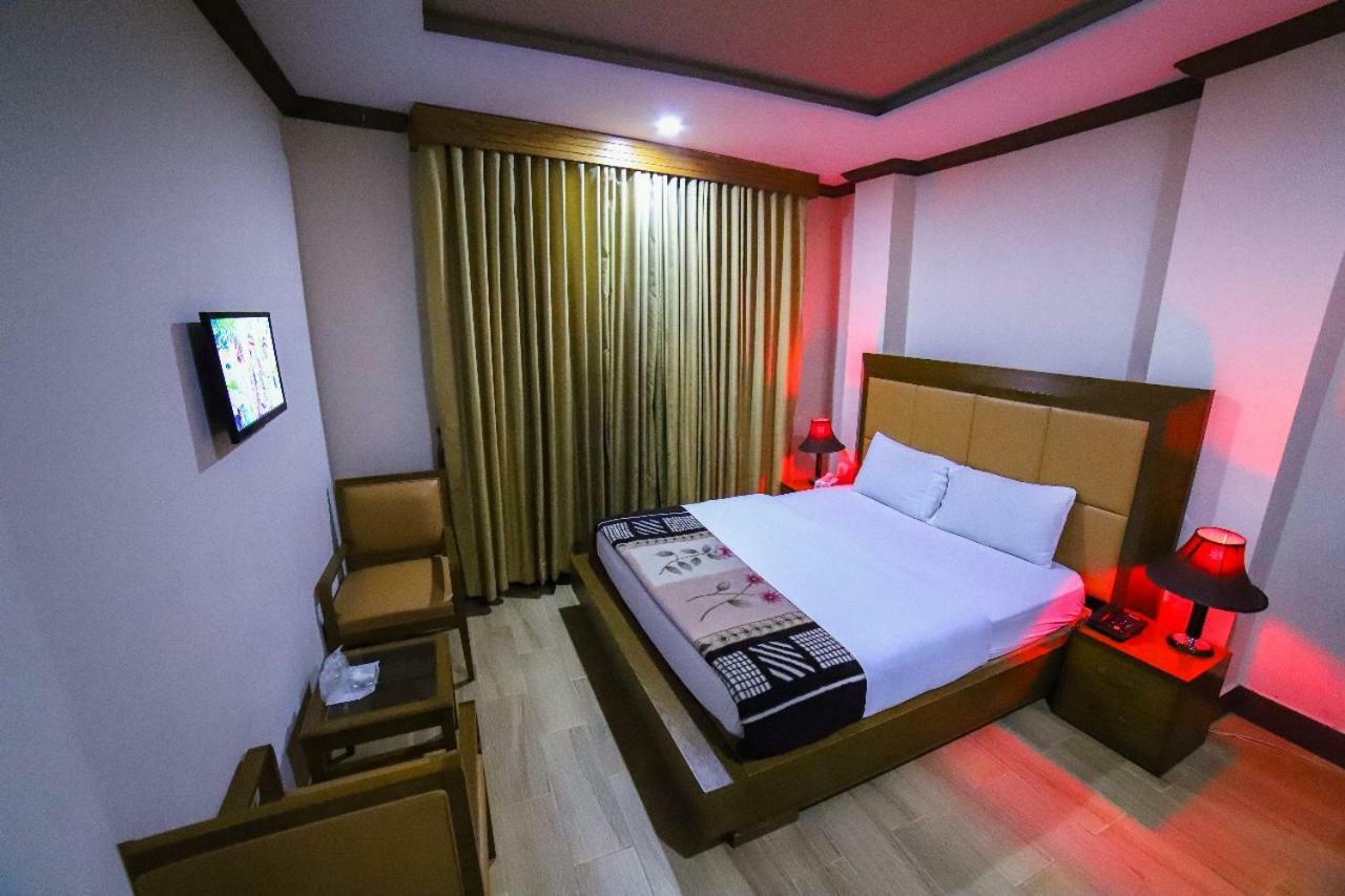 มิดทาวน์ โฮเทล Hotel ราวัลปินดี ภายนอก รูปภาพ