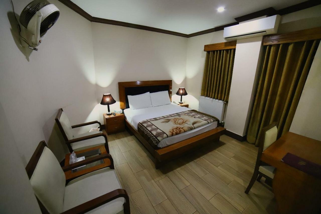 มิดทาวน์ โฮเทล Hotel ราวัลปินดี ภายนอก รูปภาพ
